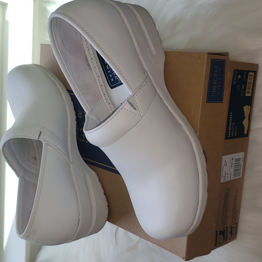 Cherokee White Shoes